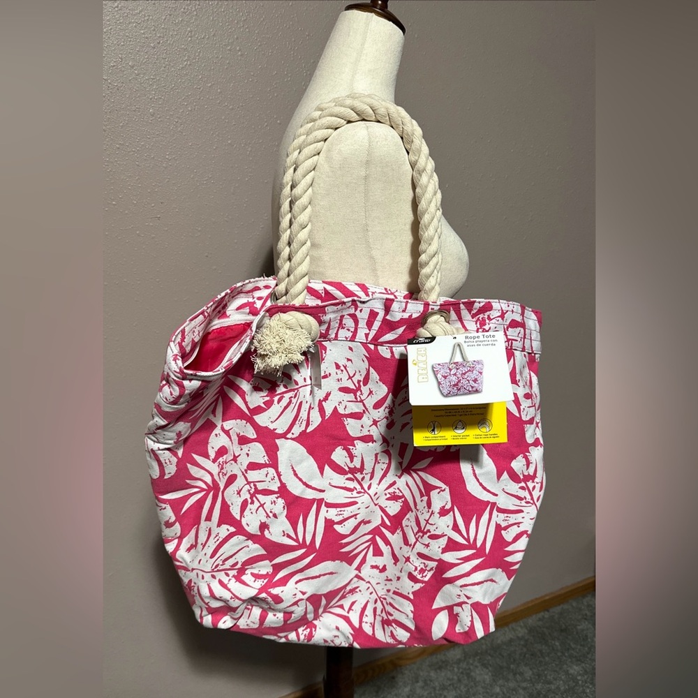Beach pool bag work tote, fully lined w zipper. Rope handles. Palm print